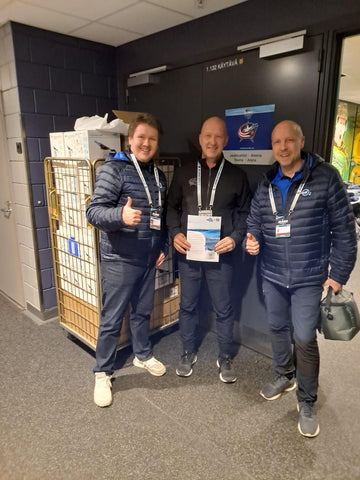 NHL-joukkue Columbus Blue Jackets sai käyttöönsä Suomessa kehitetyt WellO2- hengitysharjoituslaitteet Tampereella pelattavan NHL Global Seriesin yhteydessä. WellO2 -laitteet vastaanotti Columbus Blue Jackets -organisaation toimitusjohtaja, GM Jarmo Kekäläinen. WellO2 Oy:ta edustivat markkinointijohtaja Simo Kekäläinen ja avainasiakaspäällikkö Marko Remes.