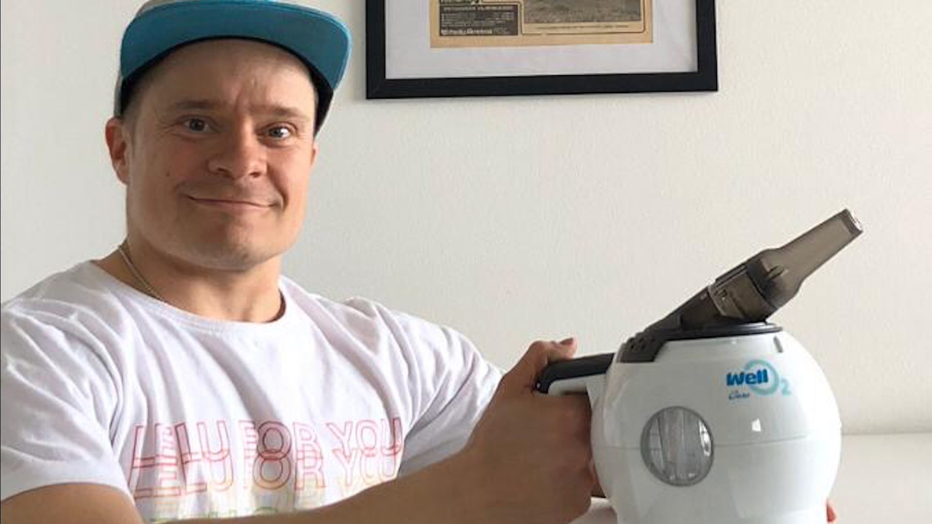 Pyörätuolitenniksen pelaaja Taneli Tenhunen harjoittelee WellO2-laitteella